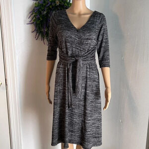 Ingrid&Isabel, S, 3/4 sleeve length midi maternity dress with built-in tie belt,